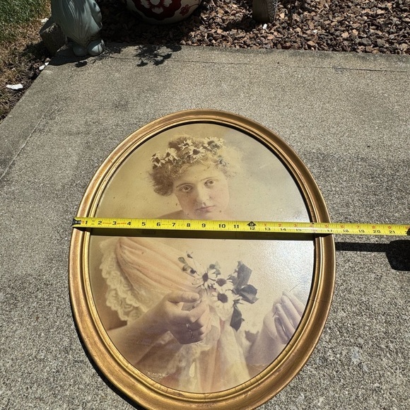 Antique 1898 "He Loves Me Not" Oval Portrait with Gold Frame - Picture 6 of 7